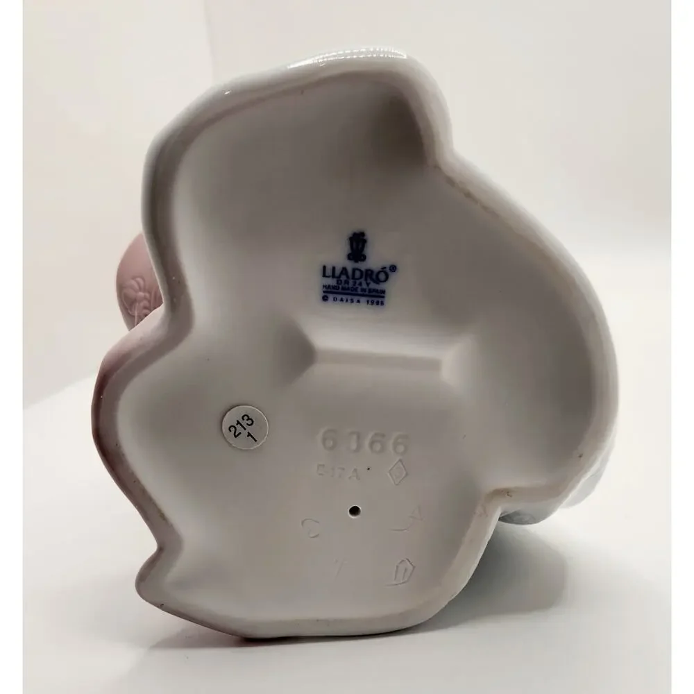 Lladro 6366 Summer Infatuation Figurine 12.5